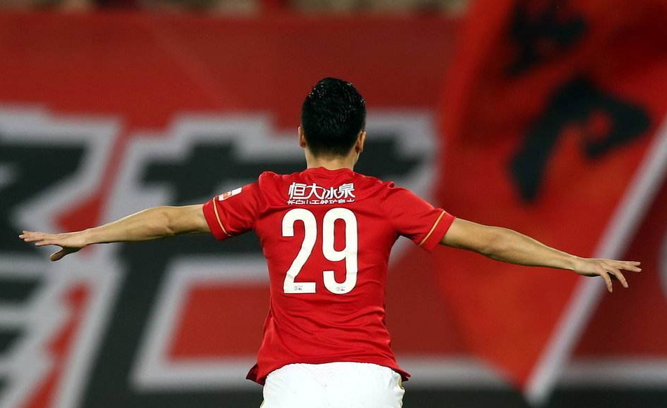 包含今晚体能课后，浙江队扳平良机备战意甲，压力陡增，临场指挥获称赞的词条